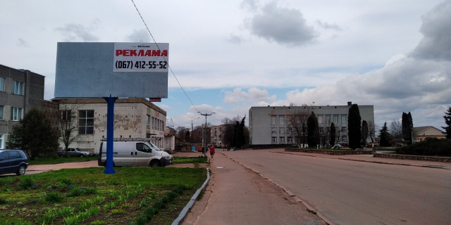 Щит 6x3,  Черняхів в.Майдан Рад 5, центр міста,поряд адміністрація,будинок культури,банки, ст Б