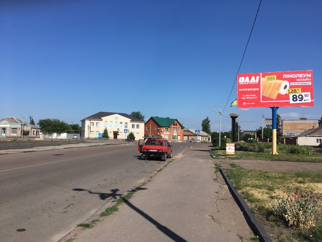Щит 6x3,  Черняхів в.Майдан Рад 5, центр міста,поряд адміністрація,будинок культури,банки, ст А