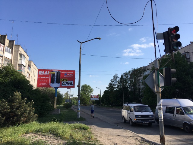 Щит 6x3,  Малин в. Гагаріна 29, біля єдиного в місті світлофора, поряд паперова фабрика,ст Б