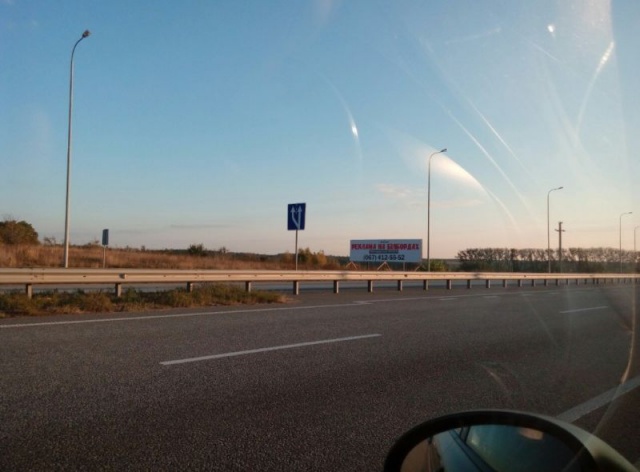 Щит 12x3,  Траса Житомир-Київ.Об'їздна Коростишева. Напроти комплексу"Вояж", напрямок з Києва на Житомир, 3х12 ст.Б