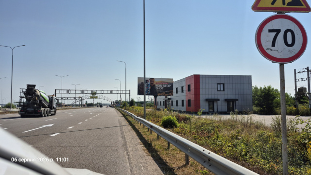 Щит 6x3,  Траса Житомир-Київ. Перед заправкою  WOG, напрямок з Житомира на Київ, ст.А